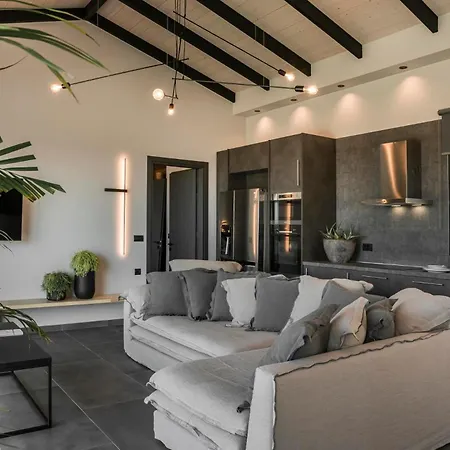 Chrysa By Vintage Travel * Lakíthra